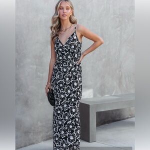 Gilli Black & White Sleeveless Maxi Sundress